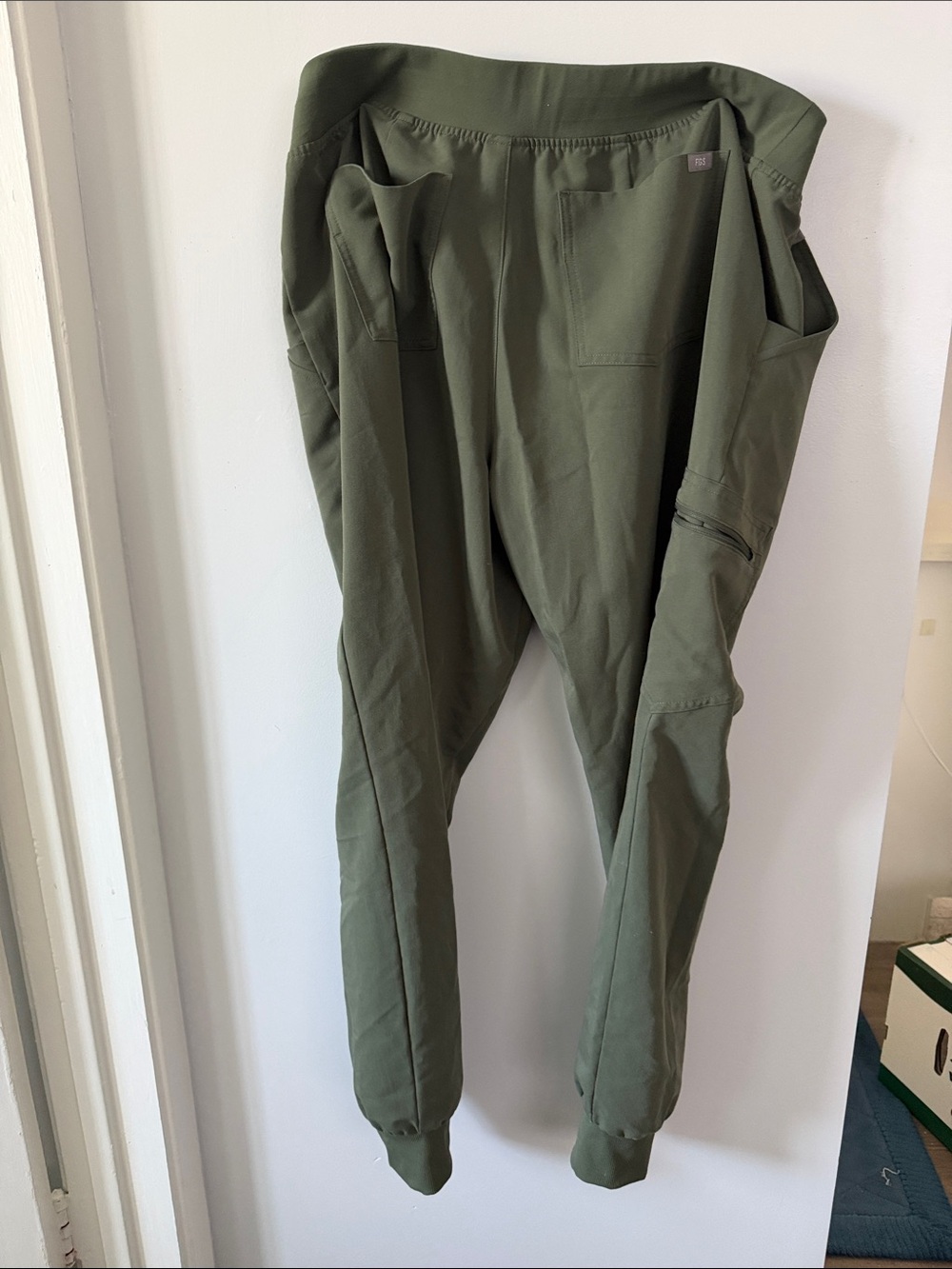 Figs scrub Olive Green Jogger Pants with Tan Drawstring size L - Picture 6 of 8